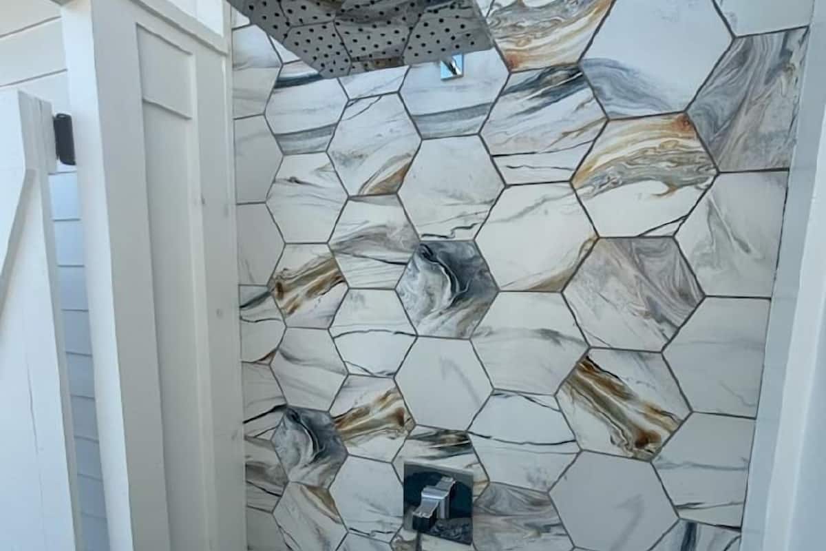 House, Multiple Beds (My Time) | Bathroom