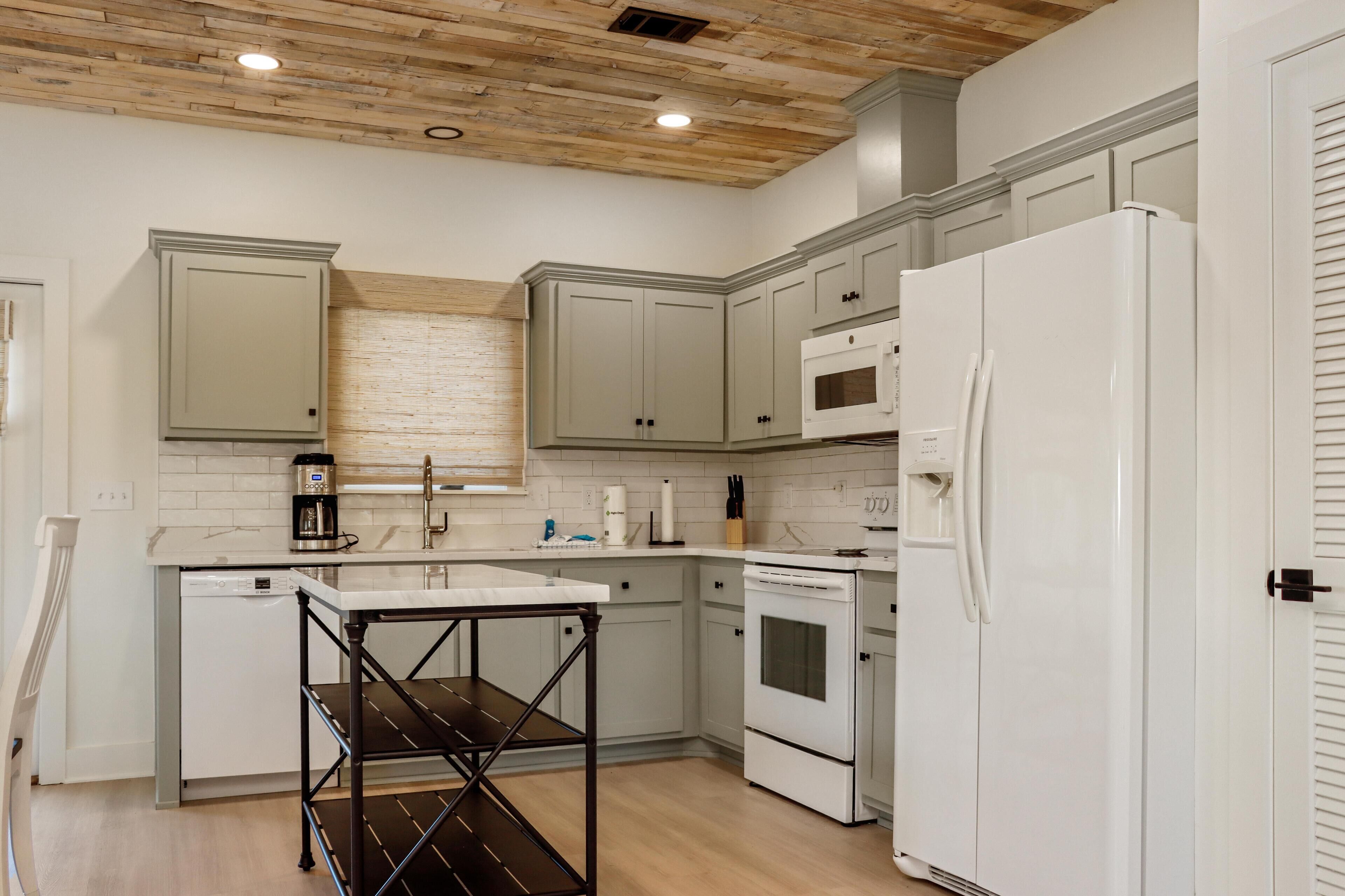 House, Multiple Beds (My Time) | Private kitchen