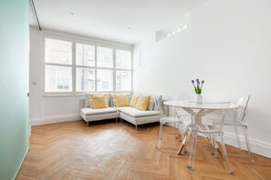 Interior - Charming Mews House in Kensington (Greater London)