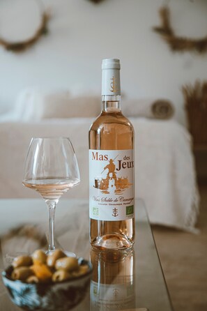 Food and drink - Grenache - gîtes du Mas des Jeux (Saint-Laurent-d'Aigouze)