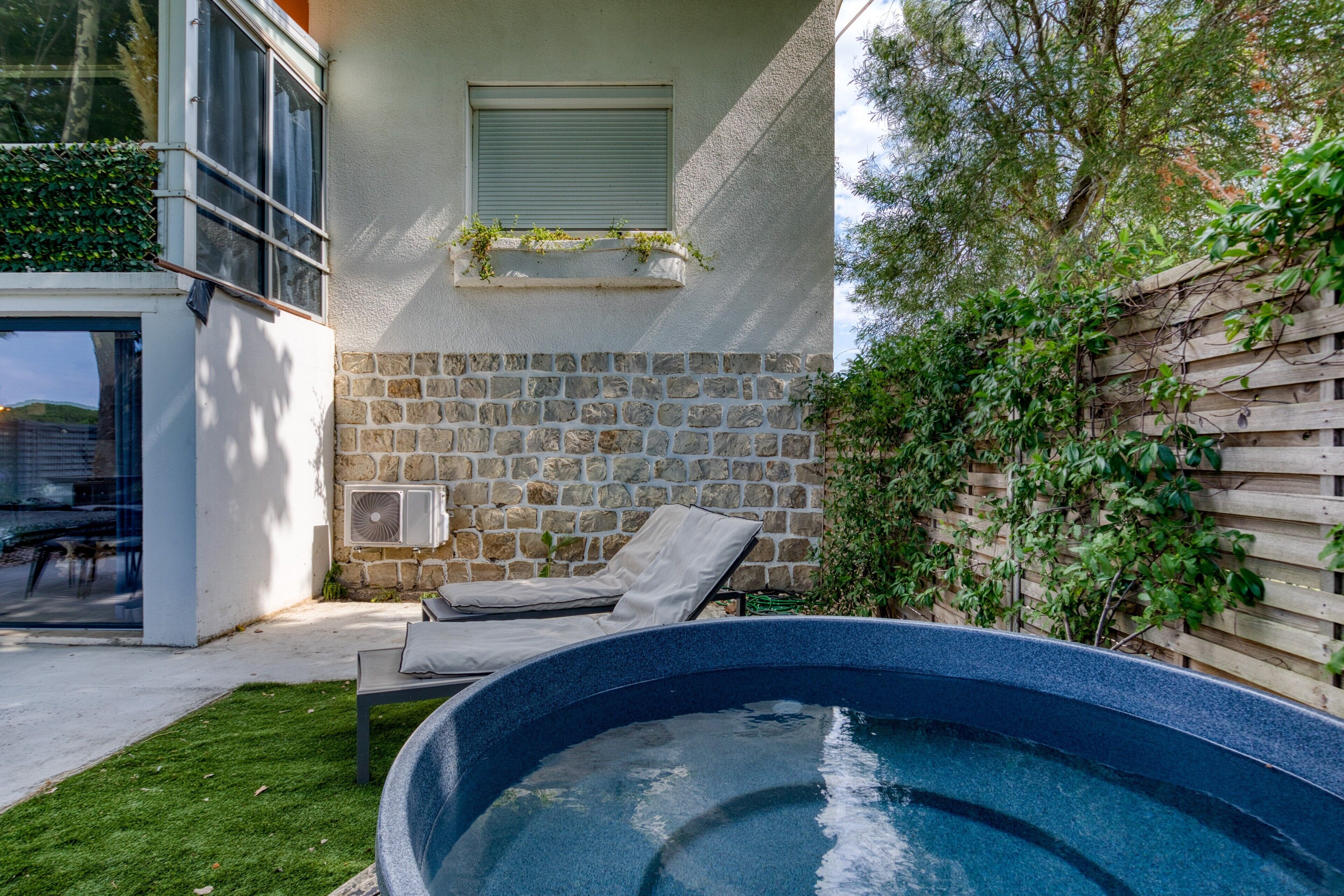 Bain à remous extérieur