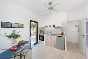 Fridge, oven, stovetop, coffee/tea maker - theCRETAN 2 (Lassithi)