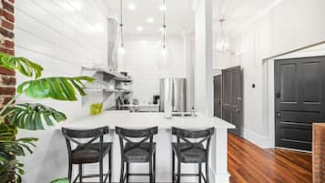 Fridge, microwave, dishwasher, coffee/tea maker