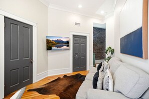 TV - The Luxe Loft | Knoxville (Knoxville)