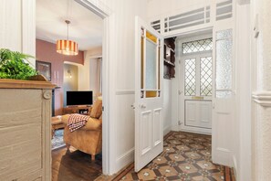 Interior - Highfield - Hot Tub, Countryside Views (Saundersfoot)