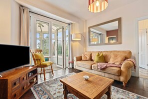 Smart TV, fireplace, DVD player, books - Highfield - Hot Tub, Countryside Views (Saundersfoot)