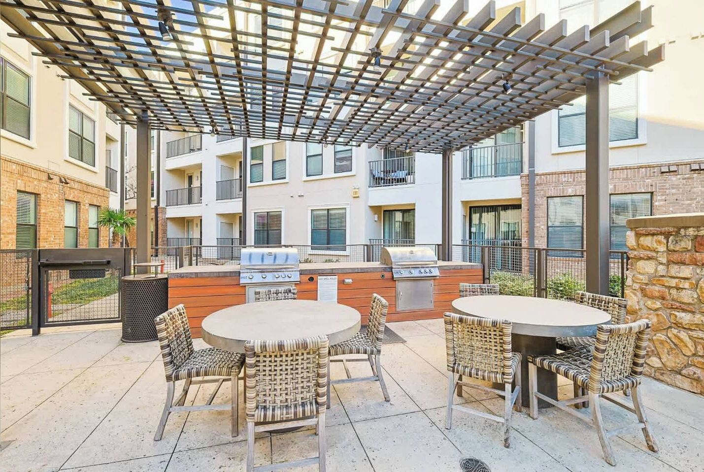 Apartment, Balcony | Outdoor dining