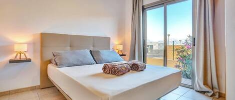 4 bedrooms, WiFi, bed sheets