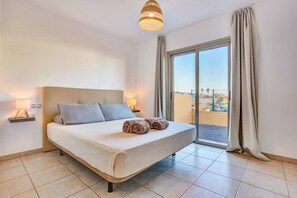 4 bedrooms, iron/ironing board, free WiFi, bed sheets