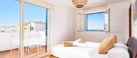 5 bedrooms, WiFi, bed sheets