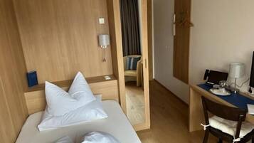 Single Room, Balcony, Mountain View | In-room safe, desk, blackout drapes, iron/ironing board