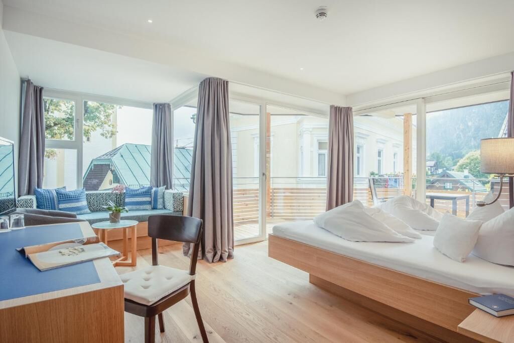 Deluxe-Doppelzimmer, Balkon, Bergblick | Zimmersafe, Schreibtisch, Verdunkelungsvorhänge, Bügeleisen/Bügelbrett