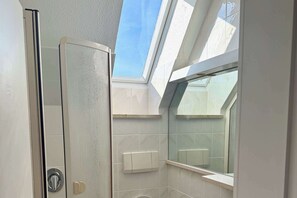 Ducha, secador de pelo, toallas