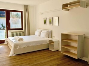 1 slaapkamer, een bureau, wifi, beddengoed