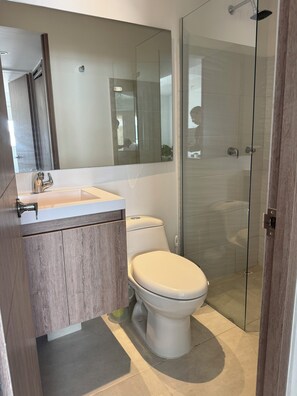 Shower, towels, soap, toilet paper - Apartment in serena del mar - TREVI - Relaxation, Corporate, golf, Beach (cartagena)