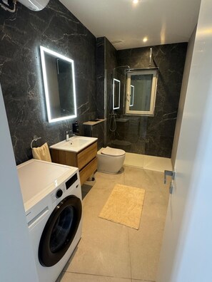 Towels, soap, toilet paper - Elegant One-Bedroom Apartment with Balcony Close to the Beach (Marsalforn)