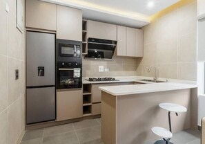 Lejlighed | Privat køkken | Mikrobølgeovn, ovn, kogeplade, køkkentøj/tallerkener/redskaber