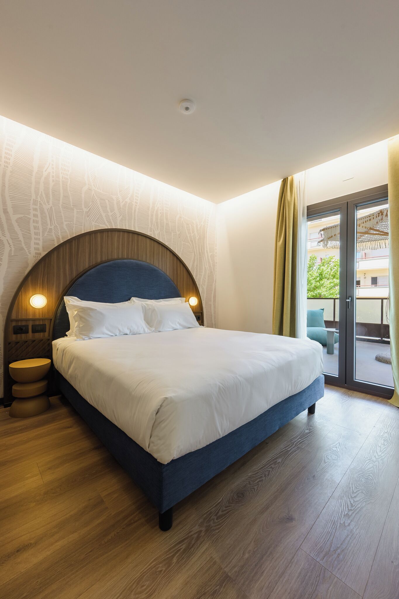 Hypo-allergenic bedding, minibar, in-room safe, soundproofing
