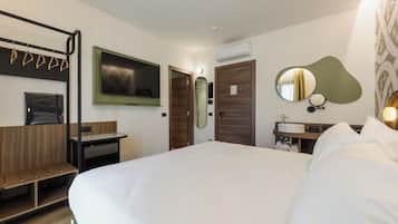 Hypo-allergenic bedding, minibar, in-room safe, soundproofing