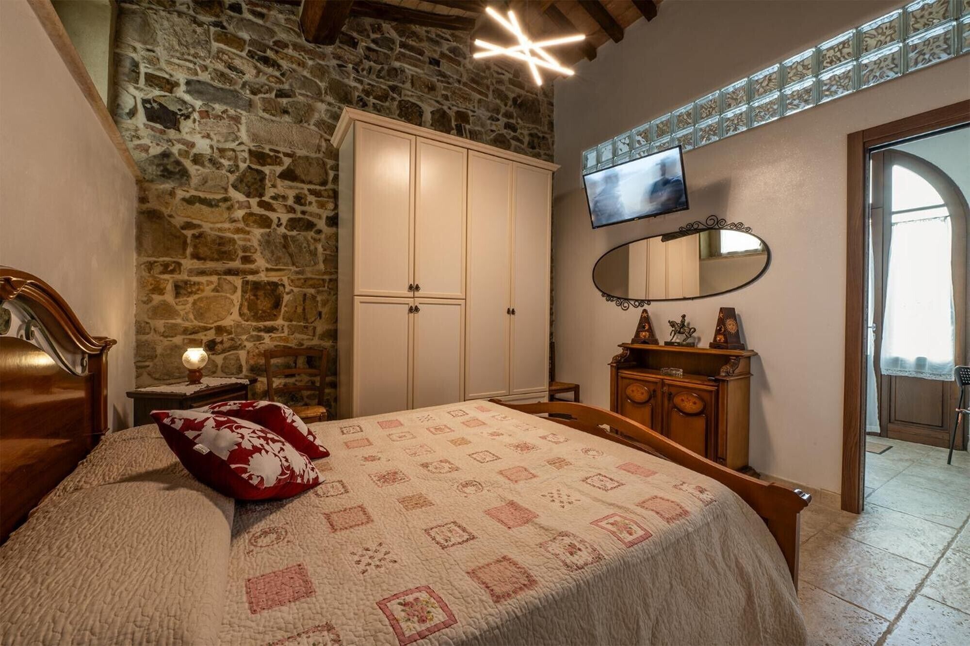 1 bedroom, WiFi, bed sheets