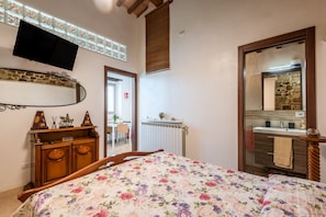 1 habitación, wifi y ropa de cama