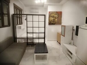 Family Apartment | Laptop workspace, free WiFi