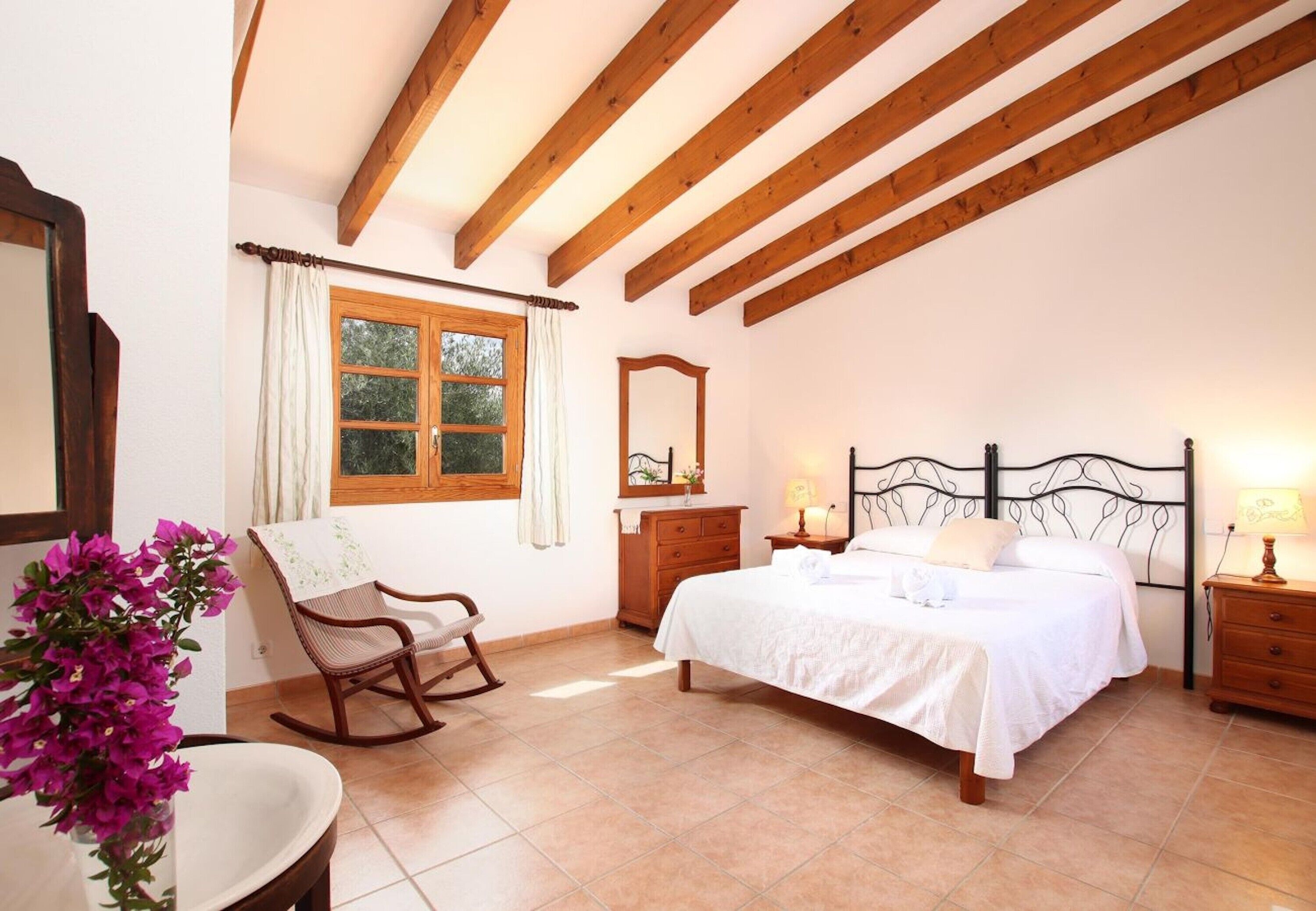 3 makuuhuonetta, silitysrauta/-lauta, Wi-Fi, vuodevaatteet