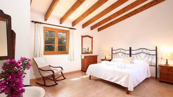 3 makuuhuonetta, silitysrauta/-lauta, Wi-Fi, vuodevaatteet