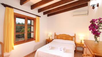 3 makuuhuonetta, silitysrauta/-lauta, Wi-Fi, vuodevaatteet