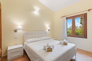3 bedrooms, WiFi, bed sheets - Villa Luce, surrounded by greenery a short distance from the sea (Torre Delle Stelle (Maracalagonis))