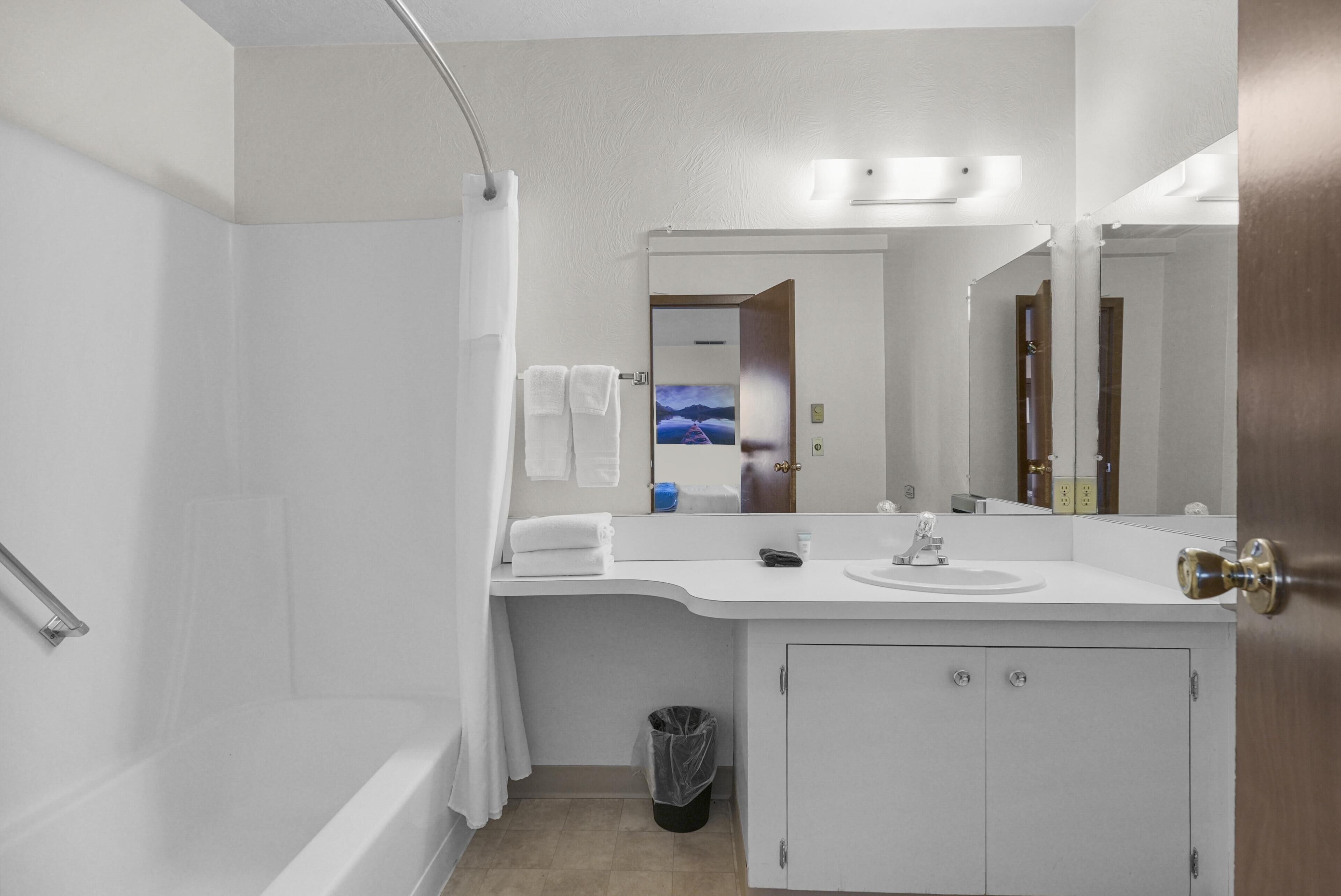 シャワー、ヘアドライヤー、タオル、石鹸