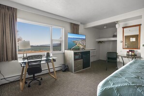 1 bedroom, iron/ironing board, WiFi, bed sheets - Charming King Room with Peaceful Setting & Lake Views (Polson)