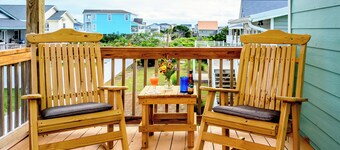 3-bedroom cottage in Holden Beach steps away from the Public Beach Access