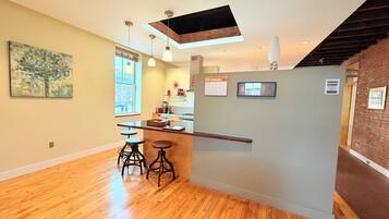 Micro-ondes, four, plaque de cuisson, lave-vaisselle