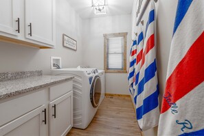 Interior - 3BR Lakeview Retreat w/ Hot Tub | Indian Pt (Branson)