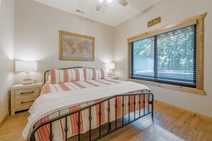 Iron/ironing board, travel crib, free WiFi, bed sheets