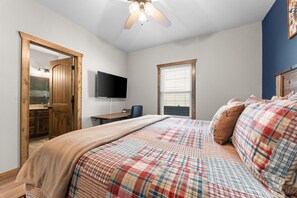 Travel cot, free WiFi, bed sheets - 3 bdrm w Private Hot Tub, Media Room & Boat Slip! (Branson)