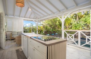 Fridge, microwave, dishwasher, coffee/tea maker - Charming Villa Grenadille and its tropical garden (Le Diamant)