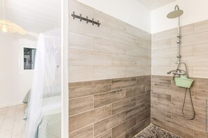 Shower, hair dryer, towels - Charming Villa Grenadille and its tropical garden (Le Diamant)
