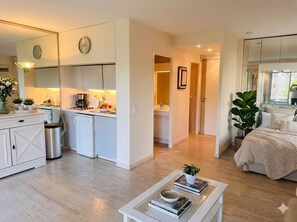 Interior - Cannes Garden Studio with Shared Pool Private Terrace Walk to Palais & Beach (Cannes)