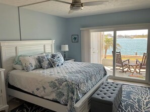 1 bedroom, iron/ironing board, WiFi, bed sheets - Paradise on the Isles - Stunning Waterfront Views - Pool & Dock Steps Away (Naples)
