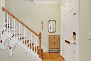Interior - Serene 3-bedroom townhome with AC in charming Savannah (Savannah)