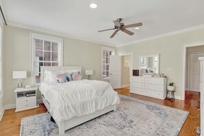 3 bedrooms, WiFi, bed sheets - Serene 3-bedroom townhome with AC in charming Savannah (Savannah)