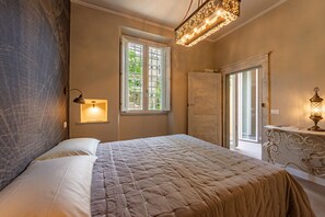 2 bedrooms, iron/ironing board, WiFi, bed sheets - Elegant Apart with private garden and courtyard (Firenze)