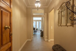 Interior - Elegant Apart with private garden and courtyard (Firenze)