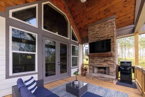 Floor plan - Cozy Mountain Cabin Hot Tub & Fire Pit (Ellijay)