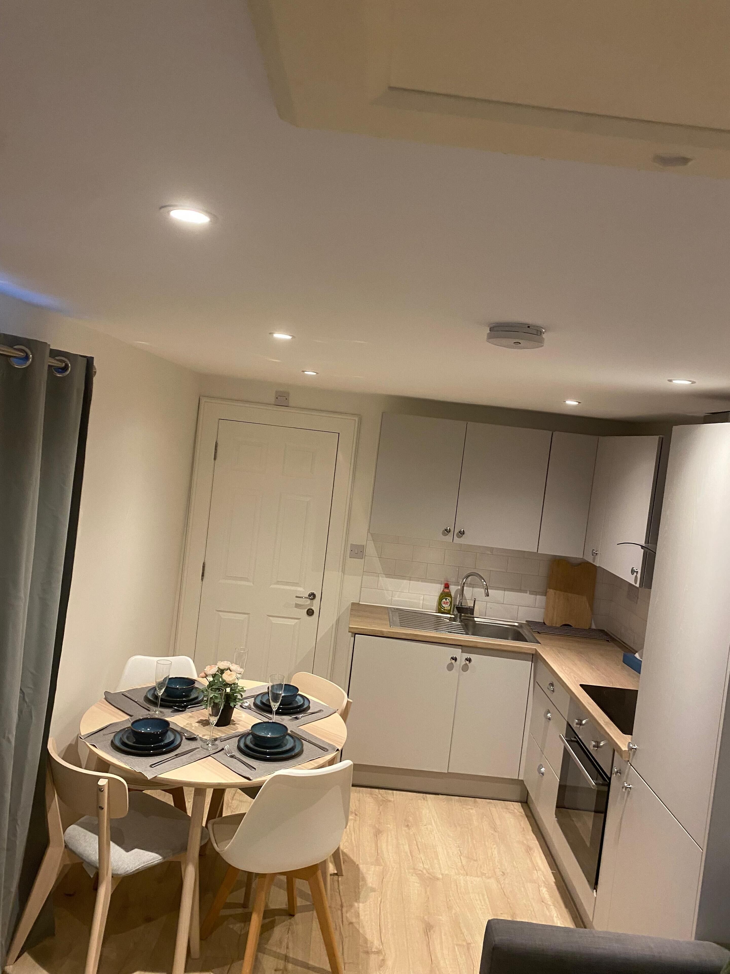 Fridge, oven, stovetop, electric kettle