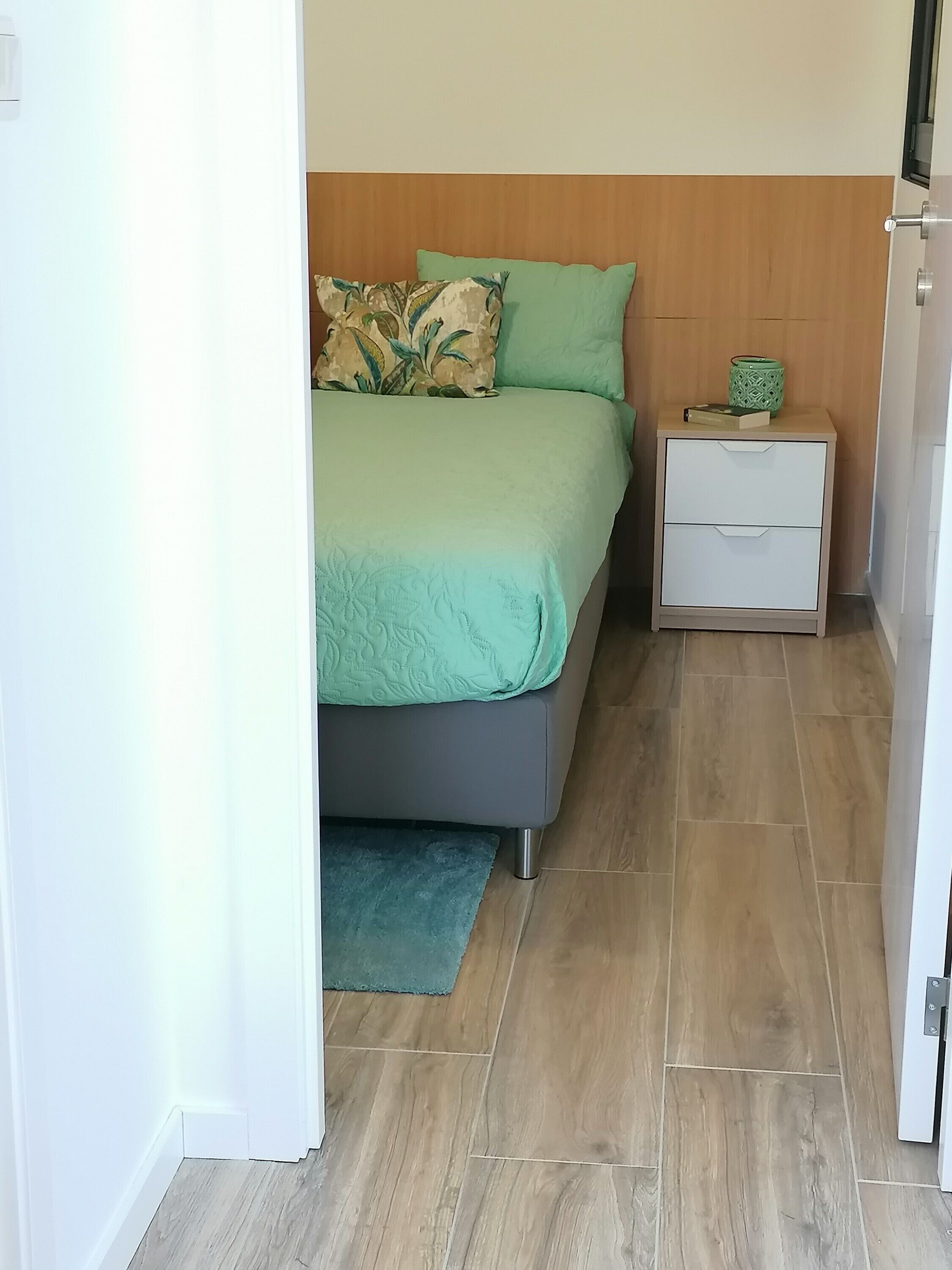 1 slaapkamer, een strijkplank/strijkijzer, wifi, beddengoed