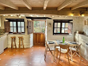 Dining - Breathe tranquility and nature 3' away from Cangas de Onís. (Dego)