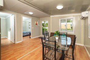 Rumah Standar, Hewan Peliharaan Diizinkan, pemandangan gunung | Tempat makan